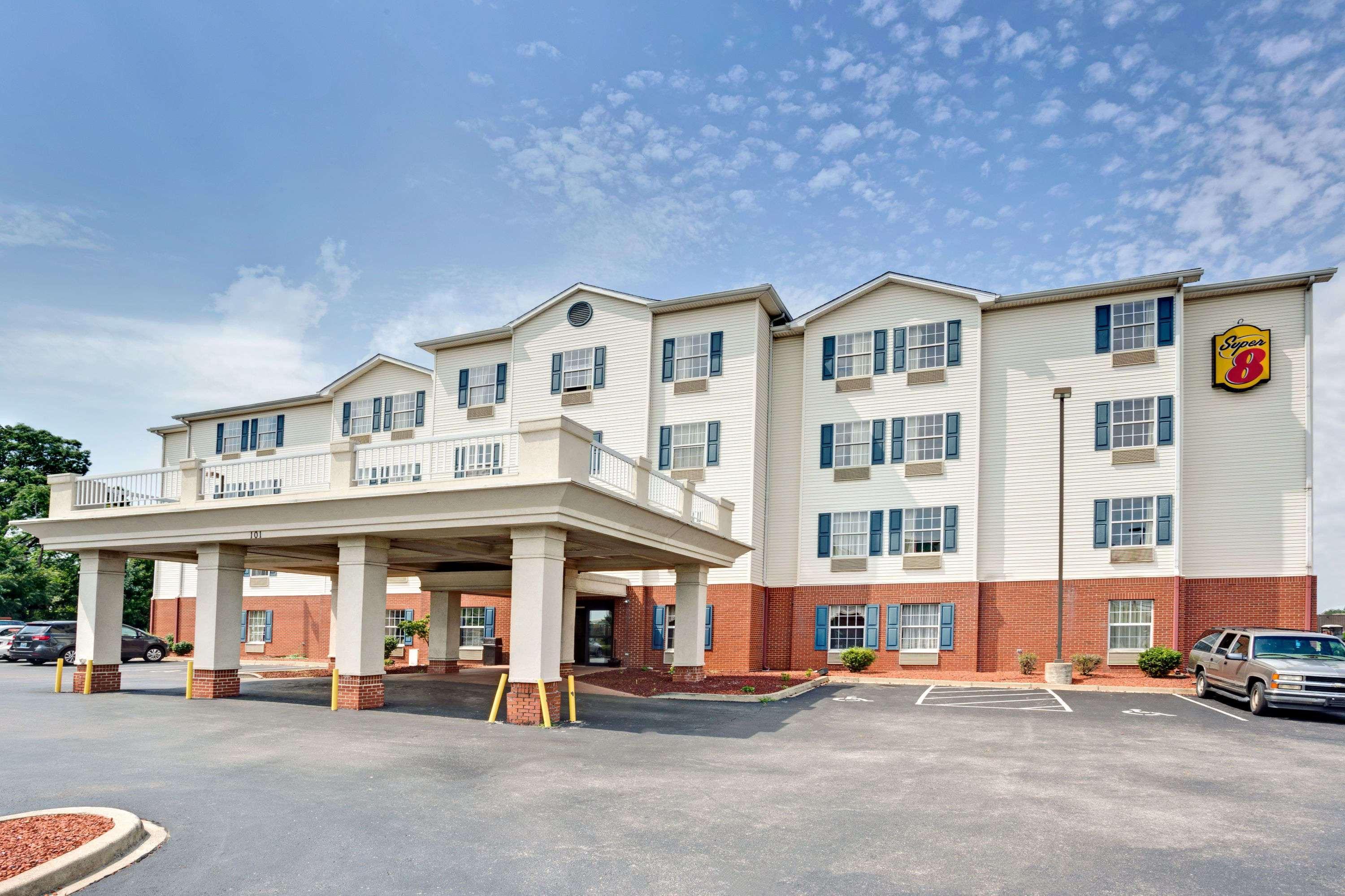 Hotel Super 8 By Wyndham Louisville/expo Center 2*