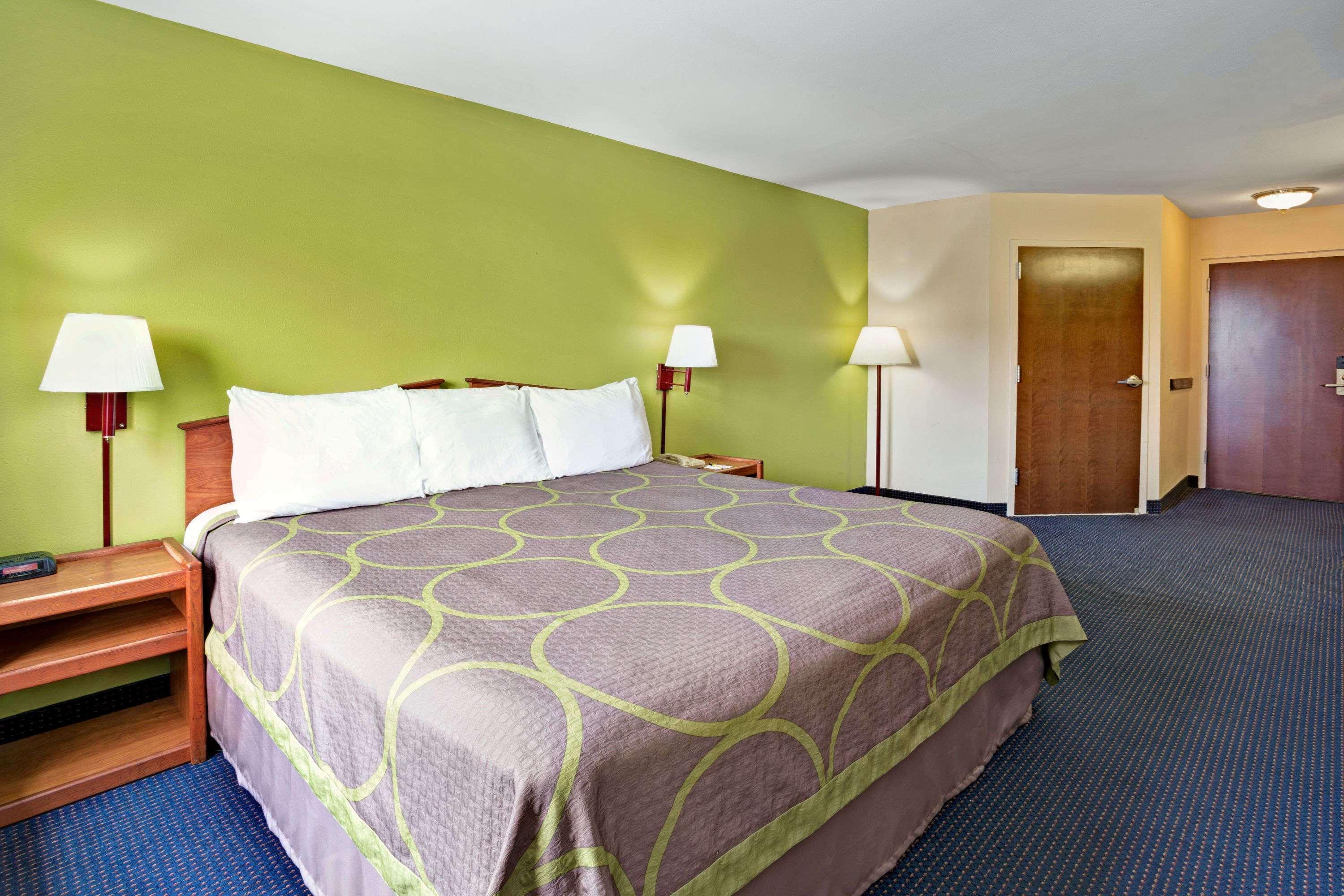Super 8 By Wyndham Louisville/expo Center Hotel 2*